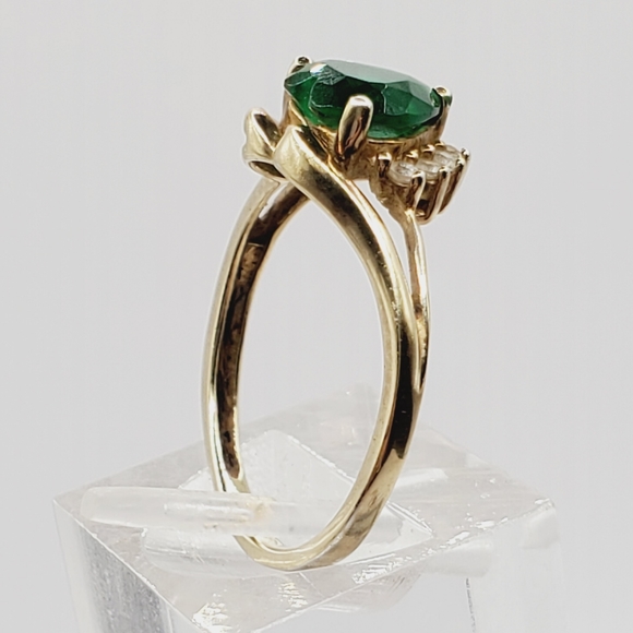 14k Yellow Gold plated Emerald Heart & Diamond 925 sterling silver  Ring - Picture 3 of 7